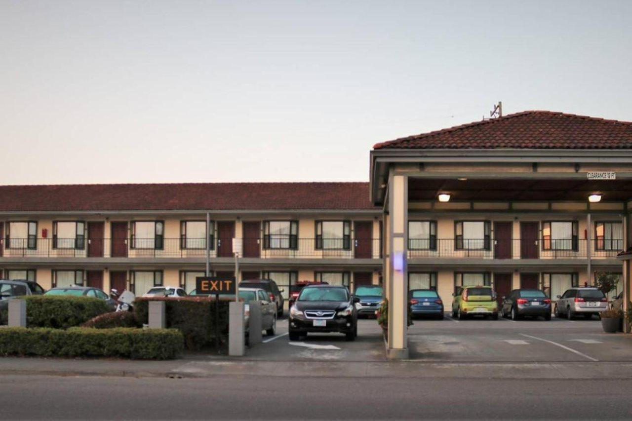 Sea Drift Inn Юрика Экстерьер фото